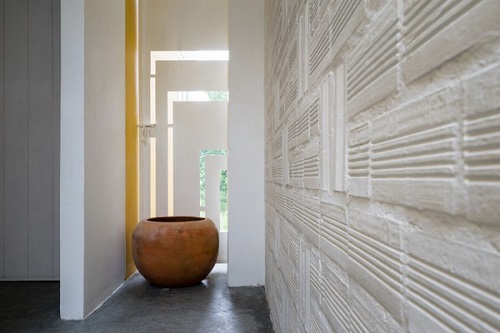 Ngắm nhìn ngôi nhà ngói mang nét đẹp cổ kính mà phóng khoáng