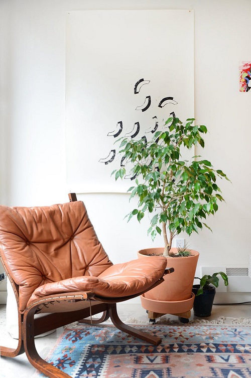 Ngôi nhà độc đáo được trang trí bằng đồ cũ tái chế của hai bạn nữ