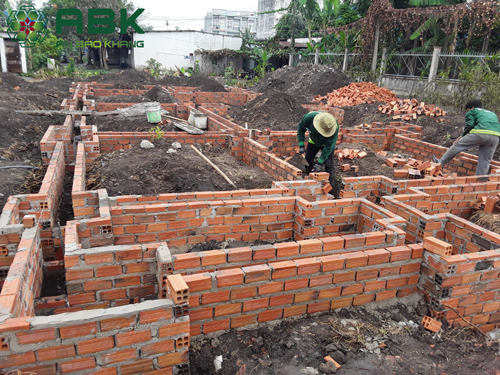 Xây tường gạch bó móng