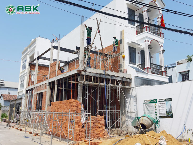 Bảng hiệu công ty An Bảo Khang tại công trình nhà anh Tuấn Thủ Đức