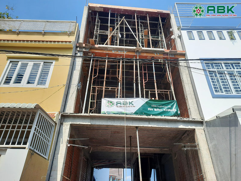 Bảng hiệu của An Bảo Khang được treo tại công trình nhà Anh Tường huyện Nhà Bè