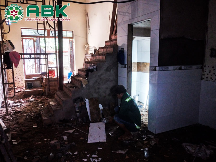 Thi công tháo dỡ nhà anh Tuấn Quận 12