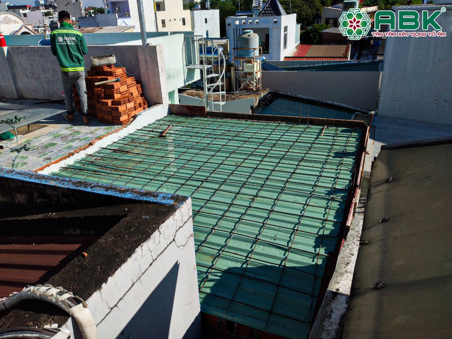 Thi công làm sàn giả lắp mái tôn nhà anh Hiệp Quận Bình Tân