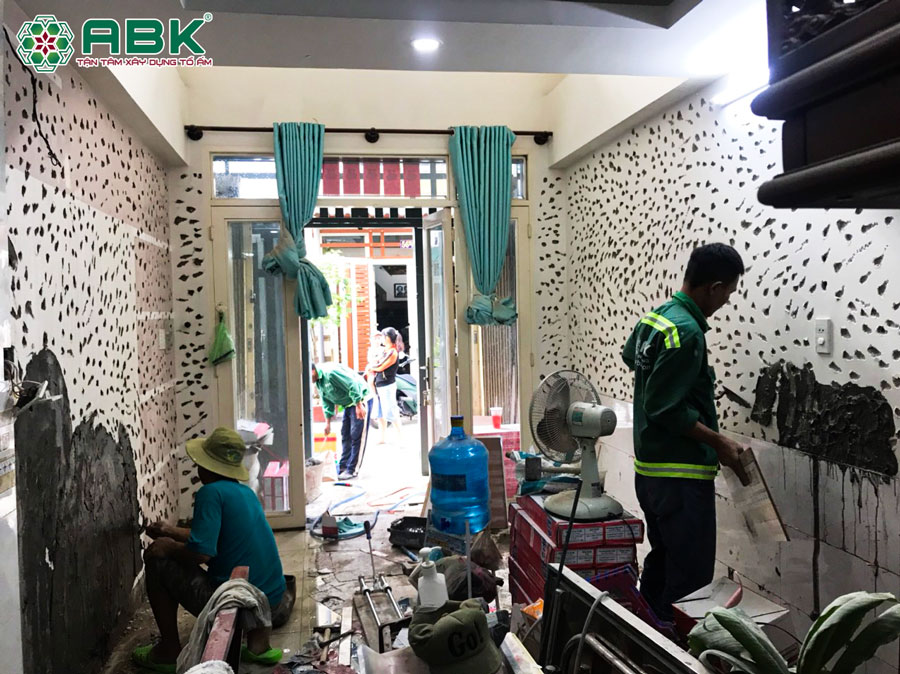 Thi công ốp lát gạch tầng trệt nhà Anh Sơn