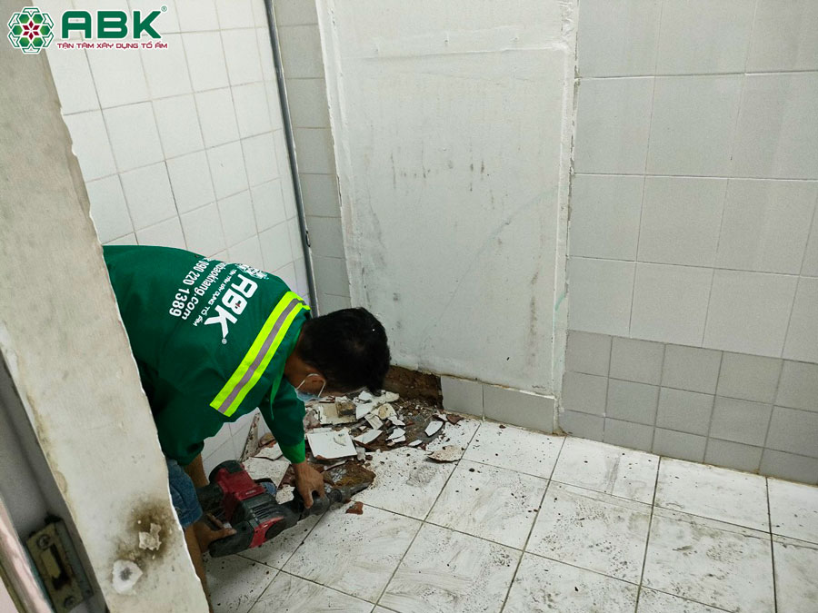 Thi công đục nền gạch cũ Công ty ITO Việt Nam