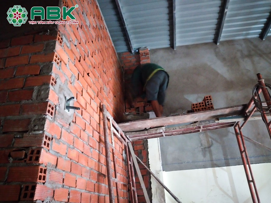 công tác thi công xây tô lại hệ tường nhà anh Tuấn