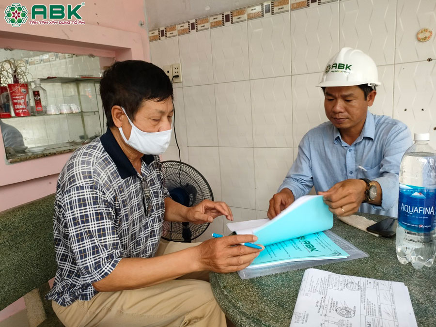 GĐK Nguyễn Văn Linh ký hợp động sửa nhà với anh Nhạc