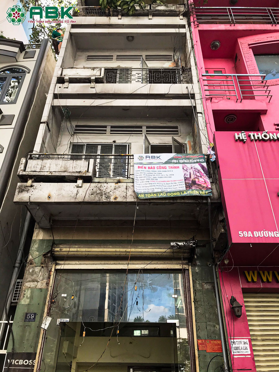 Hiện trạng ngôi nhà cũ kỹ đã xuống cấp của chị toàn trước khi sửa nhà