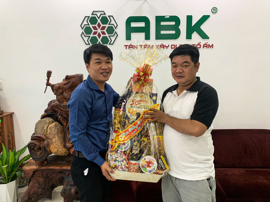 An Bảo Khang tặng quà cán bộ nhân viên công ty