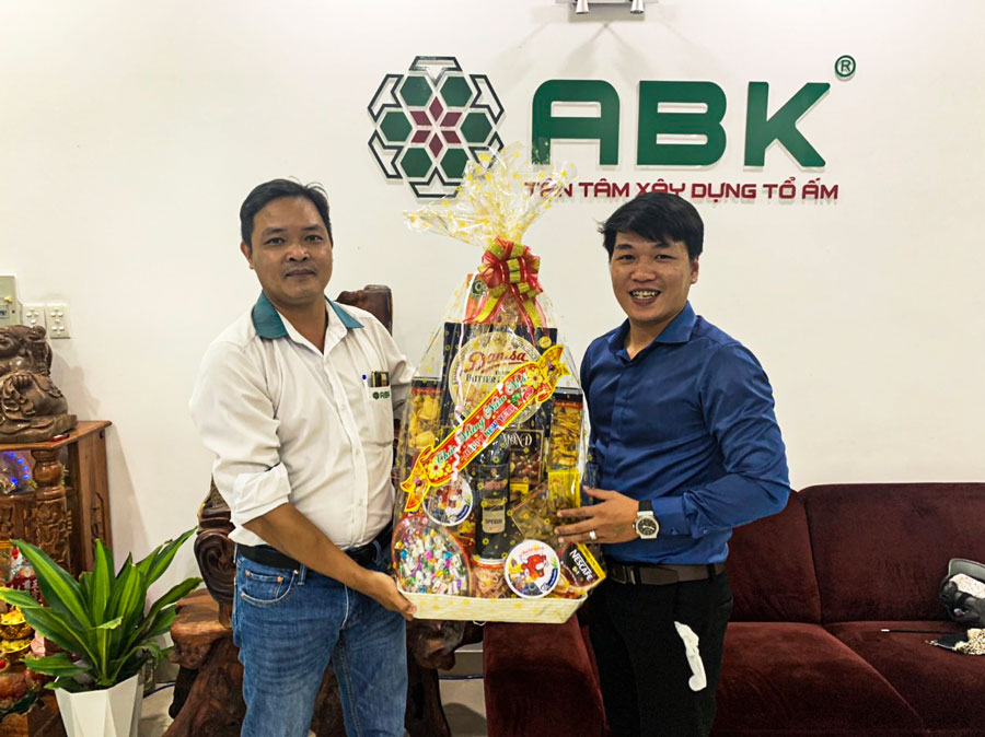An Bảo Khang tặng quà cán bộ nhân viên công ty