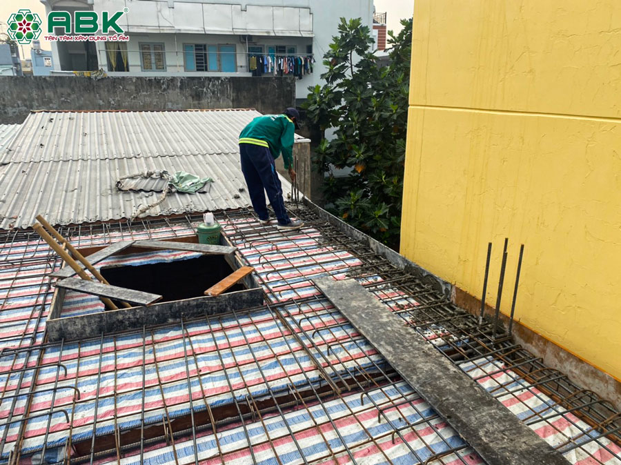 Thi công thép sàn tầng mái nhà chị Thoa