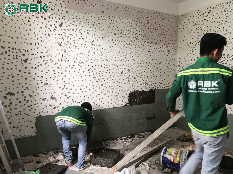 Thi công ốp lát gạch tường nhà anh Dũng