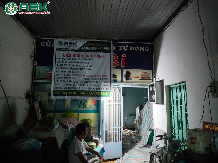 Thi công tháo dỡ hiện trạng cũ của ngôi nhà chú Cần